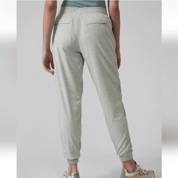 Athleta 14 Brooklyn Lined Textured Jogger Serpentine Coast Gray - Picture 2 of 12